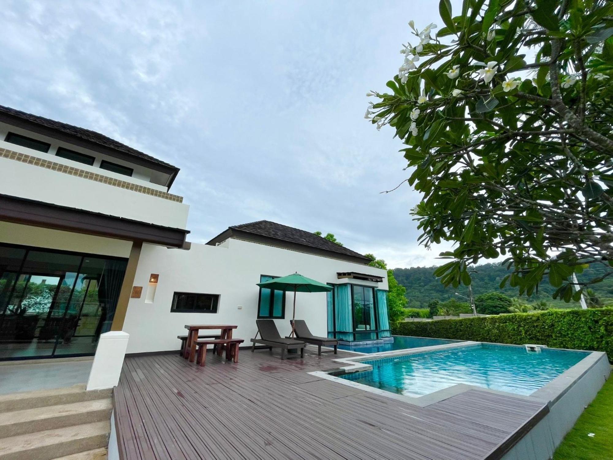 Ozone Villa Phuket Pa Khlok Exterior foto