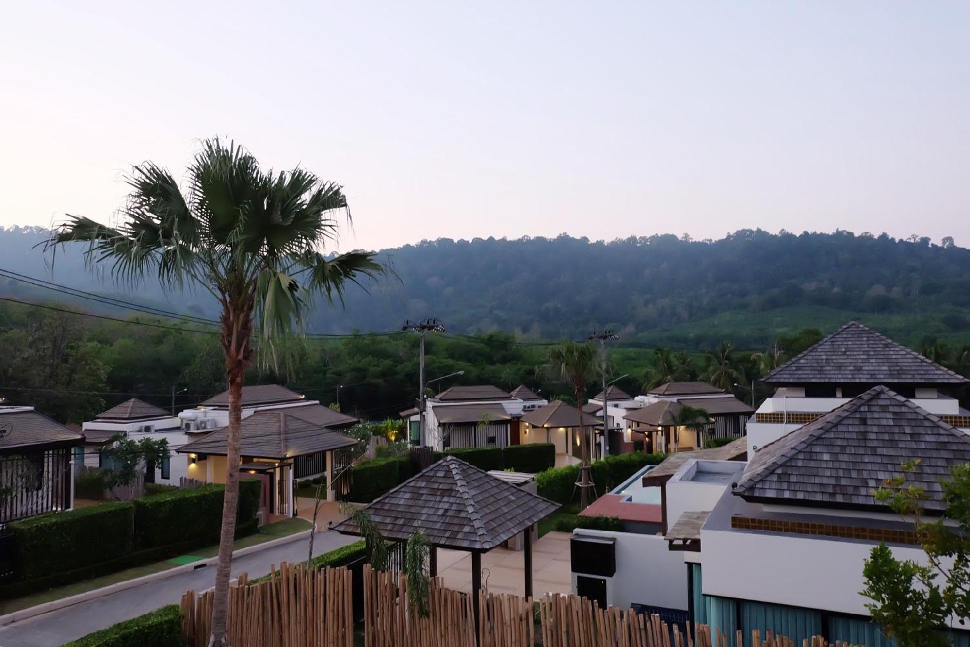 Ozone Villa Phuket Pa Khlok Exterior foto